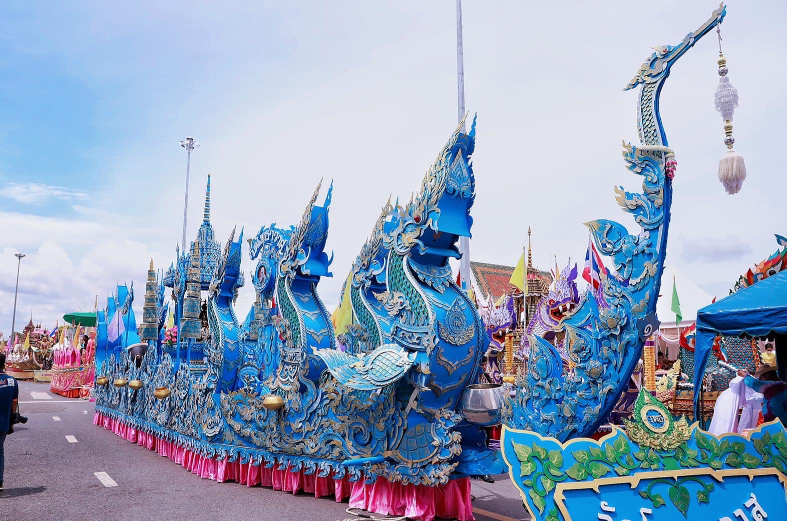 สุราษฎร์ธานีจัดงาน ชักพระ-ทอดผ้าป่า-แข่งเรือยาว ชู Soft Power จังหวัด