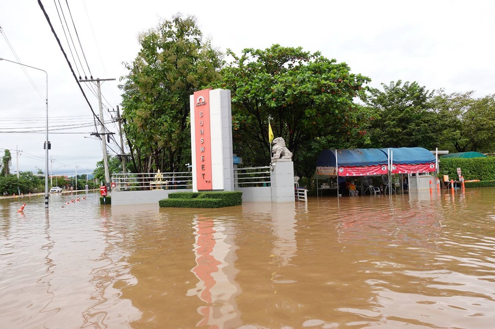 ซันสวีท เชียงใหม่ ปิดโรงงาน 1 วัน น้ำป่าทะลักท่วม อ.สันป่าตอง