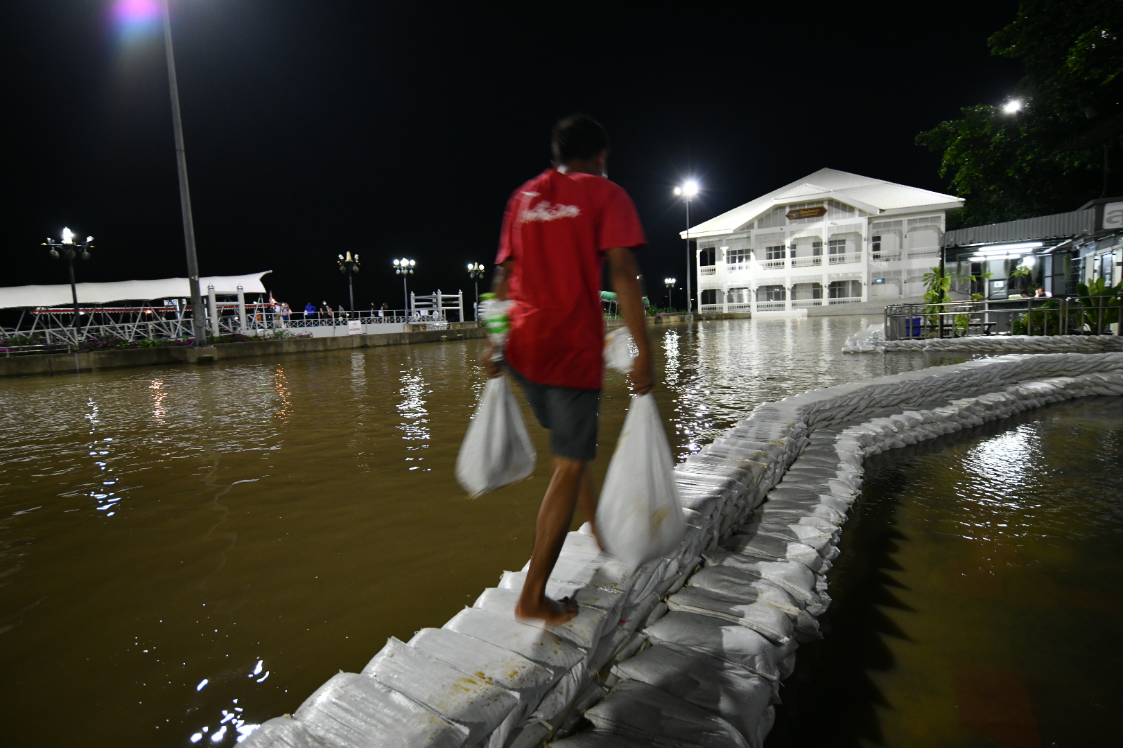 ผู้ว่าฯนนทบุรี ประกาศให้ 7 ตำบลใน อ.ปากเกร็ด เป็นเขตพื้นที่ประสบอุทกภัย