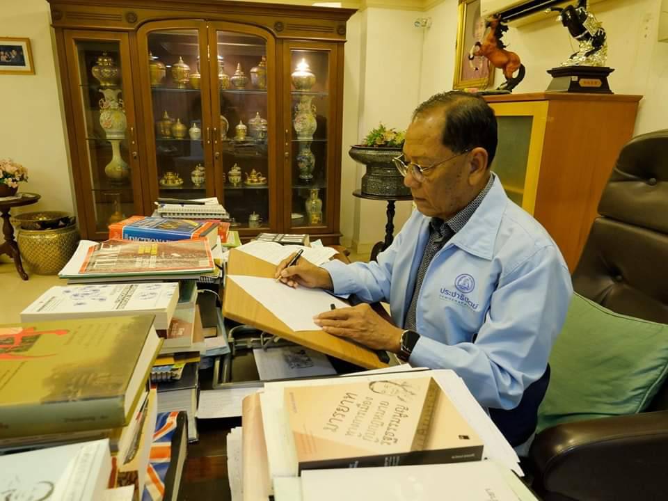 ไตรรงค์ ลาออกทุกตำแหน่ง ปิดฉาก 36 ปี ประชาธิปัตย์ แอบกบฏ พรรคใหม่