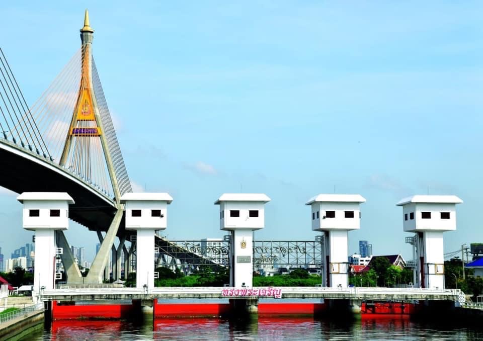 เปิดประตูระบายน้ำคลองลัดโพธิ์ เร่งตัดยอดน้ำเหนือ ทางลัดลงทะเลอ่าวไทย