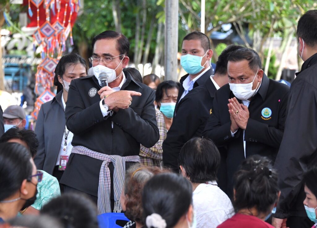 ประยุทธ์ลงตรวจพื้นที่น้ำท่วมที่เพชรบูรณ์