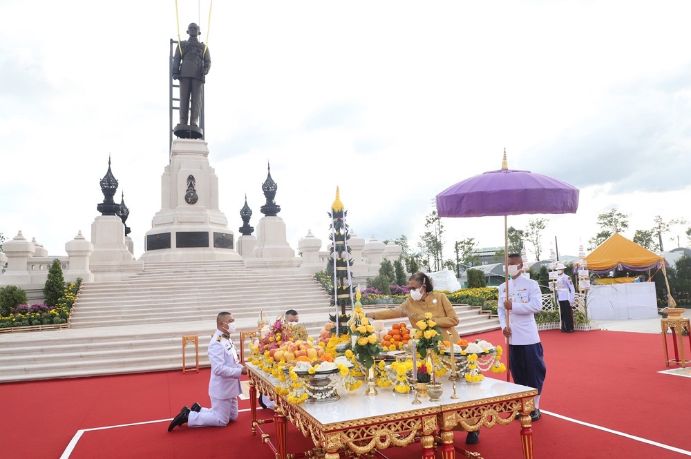 กรมสมเด็จพระเทพ พระบรมราชานุสาวรีย์ รัชกาลที่ 9