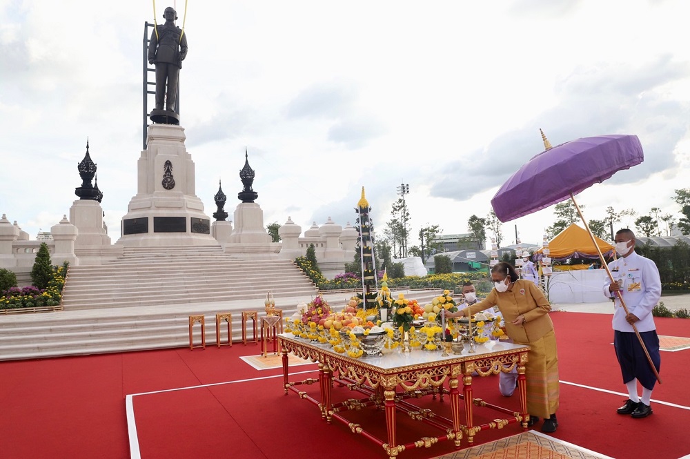 กรมสมเด็จพระเทพ พระบรมราชานุสาวรีย์ รัชกาลที่ 9