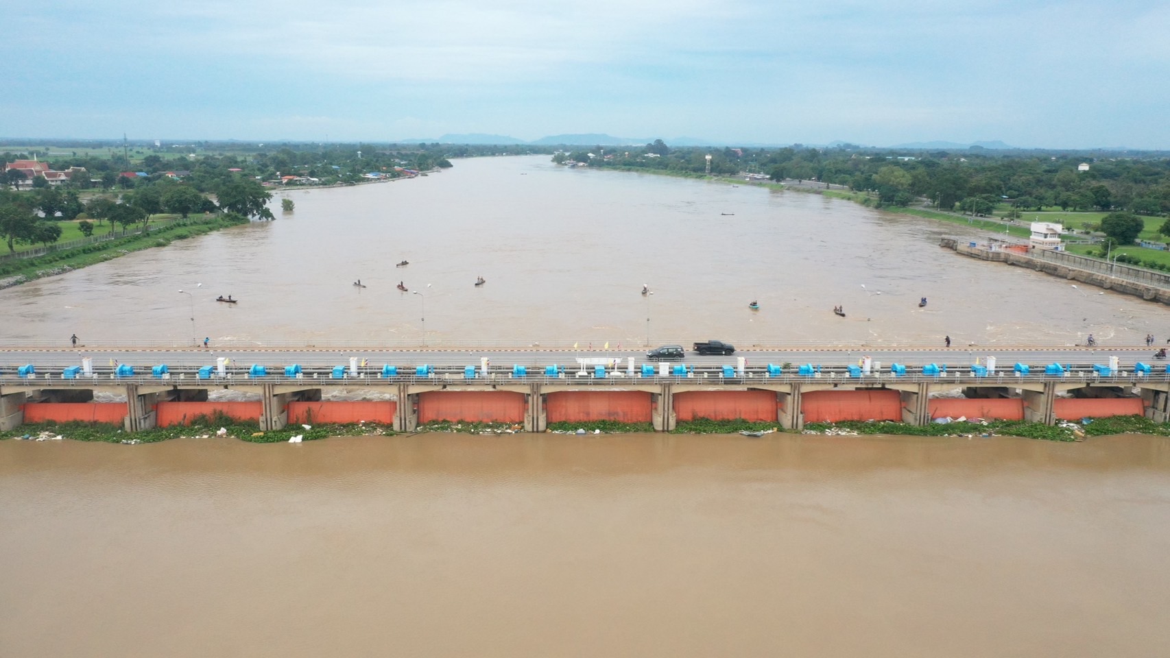 น้ำเหนือเริ่มลด กรมชลฯปรับระบายท้ายเขื่อนเจ้าพระยา ภาคใต้ระวังน้ำท่วมฉับพลัน