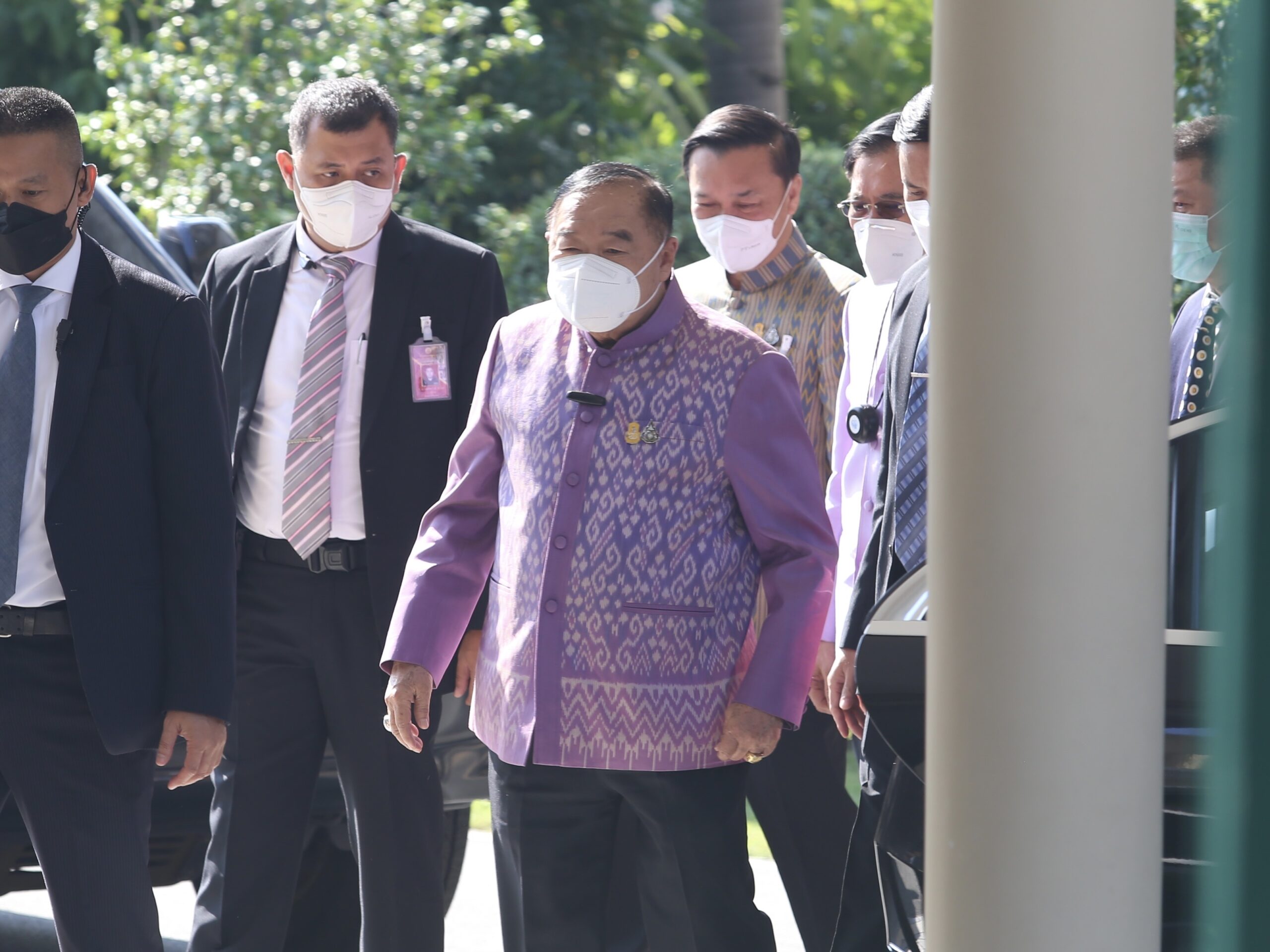 ประวิตร โยน วีระกร ตอบปมกดดันให้นายกฯ เป็นสมาชิก พปชร.