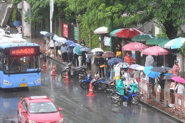 S__5333044 ฝนตกในกทม.