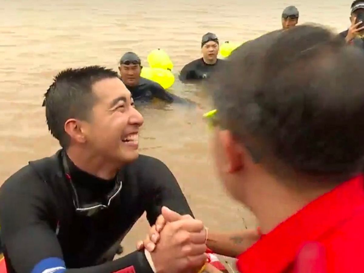 #โตโน่ภาคิน ว่ายน้ำถึง สปป.ลาว แล้ว ยอดบริจาคทะลุ 45 ล้าน