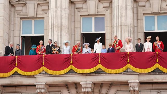 (left to right) The Duke of Gloucester, Duchess of Gloucester, Princess Alexandra, Duke of Kent, Vice Admiral Sir Tim Laurence, the Princess Royal, the Duchess of Cornwall, the Prince of Wales, Queen Elizabeth II, Prince Louis, the Duchess of Cambridge, Princess Charlotte, Prince George, the Duke of Cambridge, the Countess of Wessex, James Viscount Severn, Lady Louise Windsor, and the Earl of Wessex on the balcony of Buckingham Palace