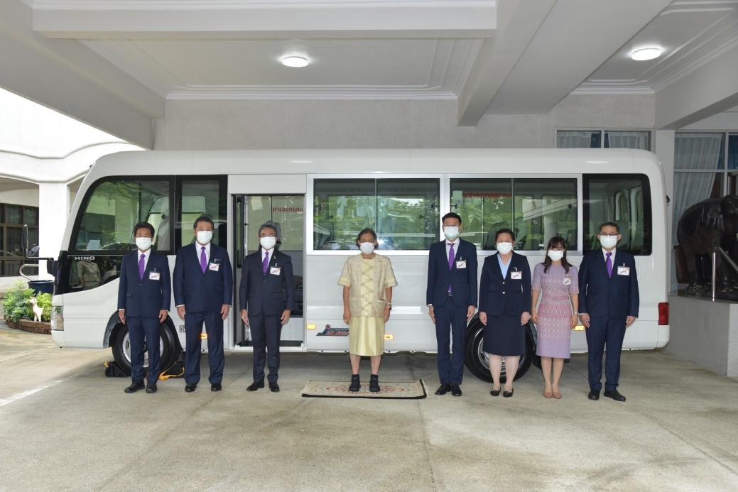 ฮีโน่ น้อมเกล้าฯ ถวายรถโดยสาร Hino LIESSE II แด่สมเด็จพระกนิษฐาธิราชเจ้า กรมสมเด็จพระเทพรัตนราชสุดา ฯ สยามบรมราชกุมารี 