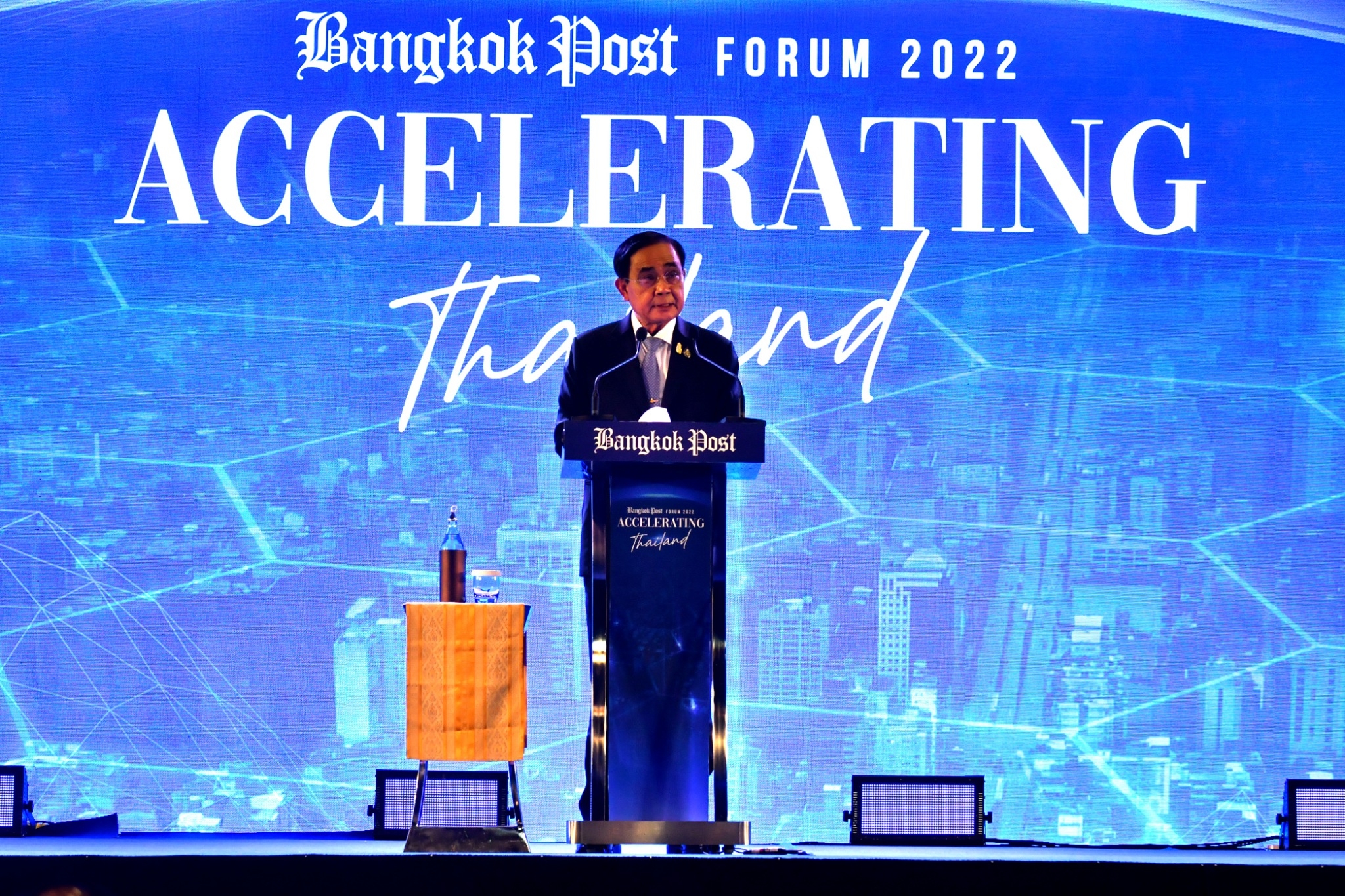 ประยุทธ์ยอมเสียเพื่อนแลกโครงการที่จำเป็น สั่งรถไฟฟ้าสีเหลือง ชมพู