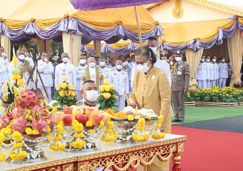 โปรดเกล้าฯ กรมสมเด็จพระเทพฯ บวงสรวงพระบรมรูป รัชกาลที่ 9
