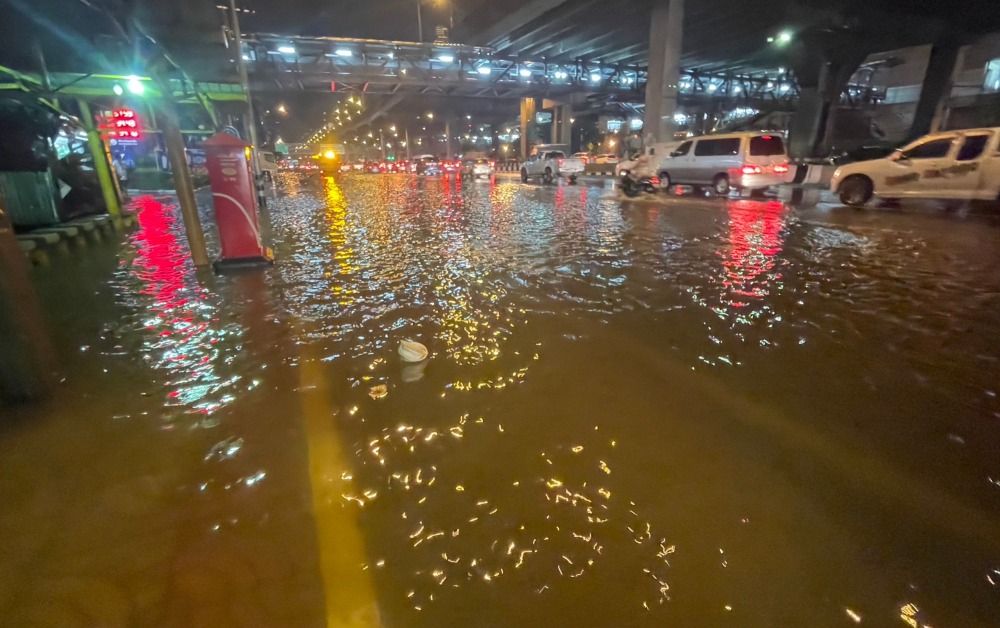 ทั่วไทย ฝนตก น้ำท่วมหนัก อิทธิพลร่องมรสุม หย่อมกดอากาศต่ำ 8-10 ต.ค.