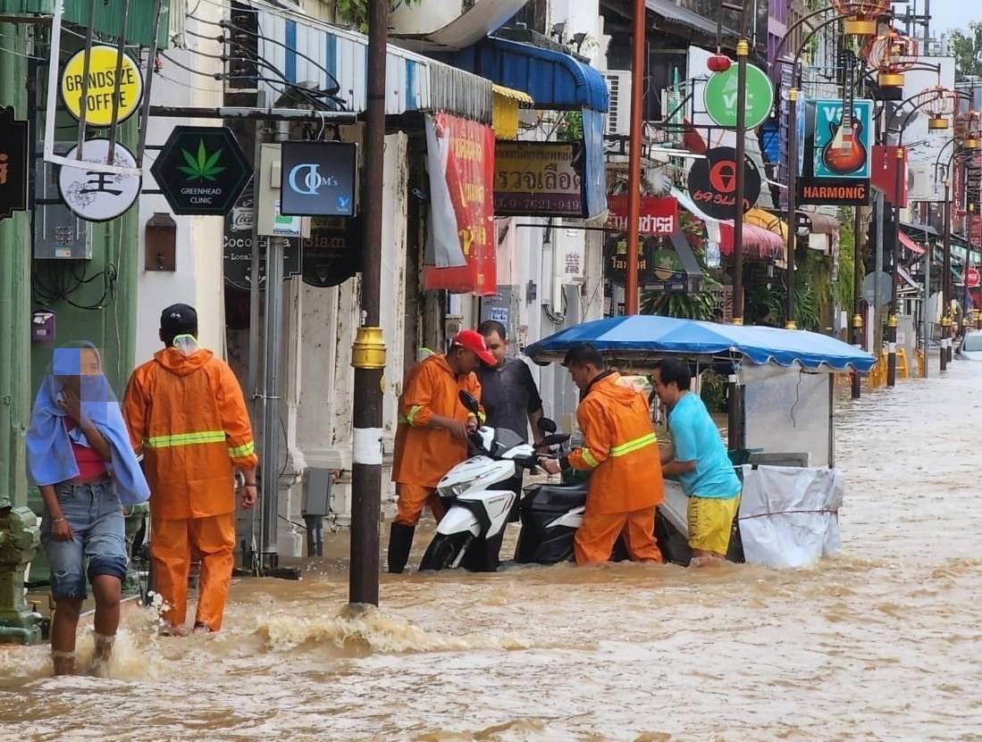 “ภูเก็ต” น้ำท่วมหนักที่สุดในรอบ 30 ปี ย่านเมืองเก่าอ่วม