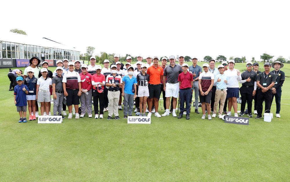 LIV Golf จัดกอล์ฟคลินิก พชร–สดมภ์-รัชชานนท์ แชร์ประสบการณ์เยาวชน