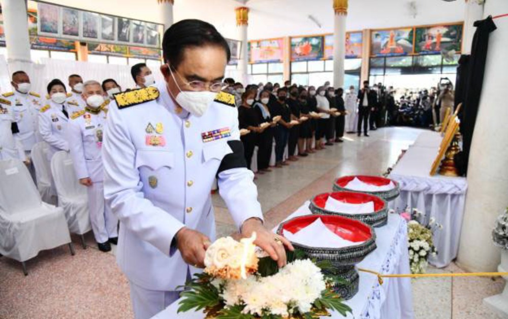 ประยุทธ์-ครม. ร่วมพิธีพระราชทานเพลิงศพ เหยื่อเหตุรุนแรง หนองบัวลำภู
