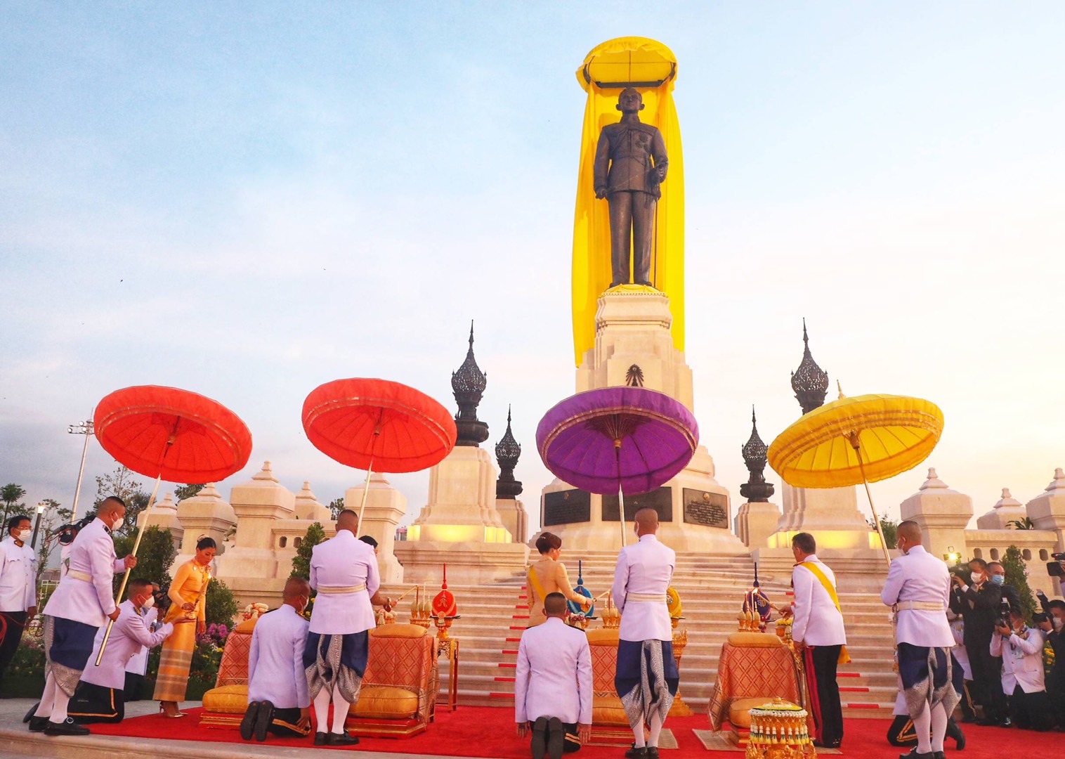 พระบรมราชานุสาวรีย์ รัชกาลที่ 9 วิธีเดินทางเข้าสักการะ