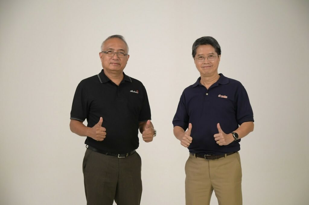 (ซ้าย)วรศักดิ์ ประยูรศุข - สุริวงค์ เอื้อปฏิภาน(ขวา)