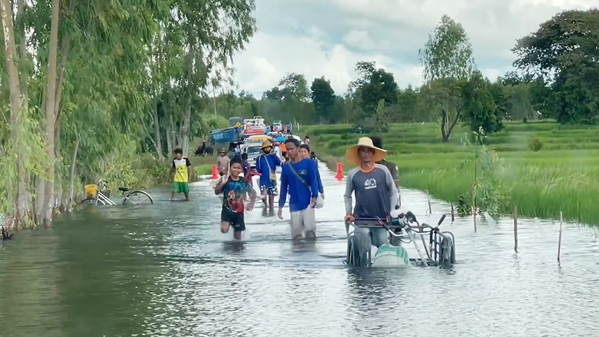 น้ำชีเอ่อล้น หลากท่วมสุรินทร์ หนักสุดรอบ 40 ปี เร่งอพยพชาวบ้าน