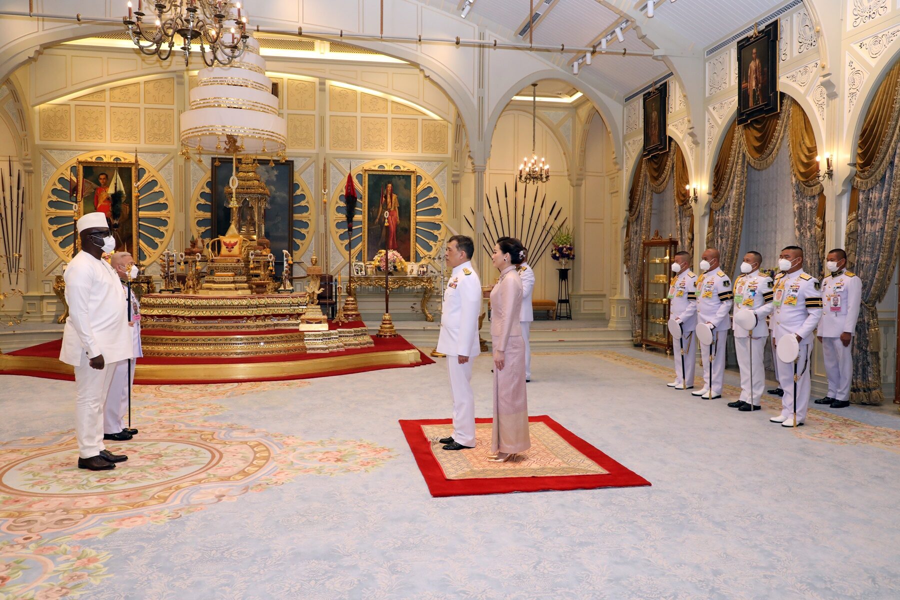 ในหลวง พระราชินี พระราชทานพระบรมราชวโรกาสให้ เอกอัครราชทูตต่างประเทศ เฝ้าฯ