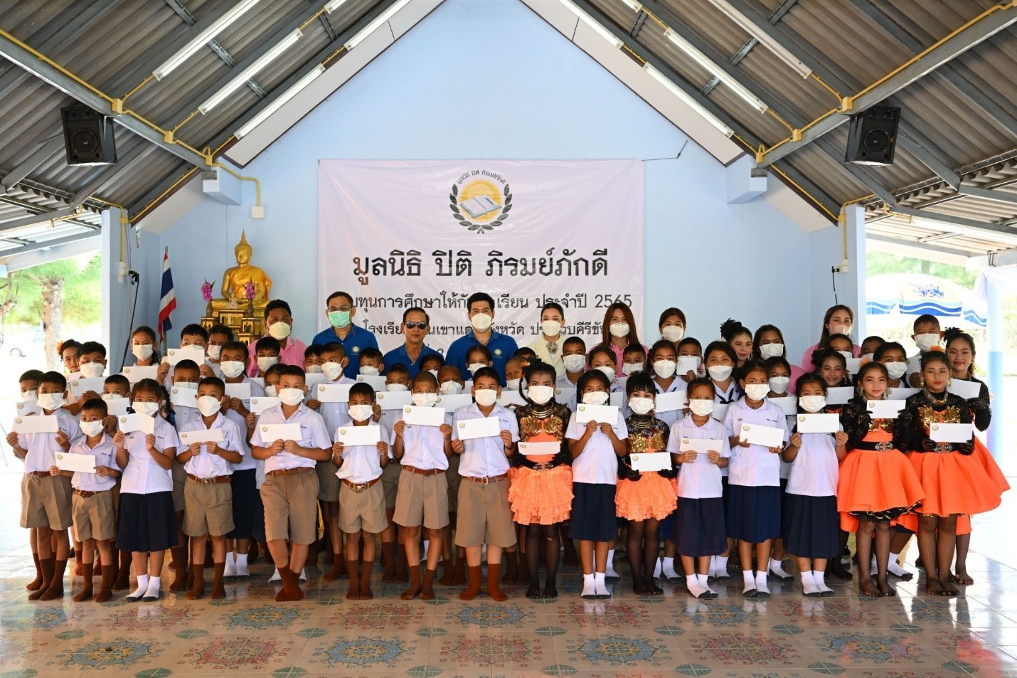 มูลนิธิปิติ  ภิรมย์ภักดี ส่งต่อโอกาสทางการศึกษา มอบทุนฯให้นักเรียน สร้างห้องการเรียนรู้ ต่อเนื่องเป็นปีที่ 8