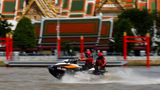 เรือแล่นในแม่น้ำเจ้าพระยา