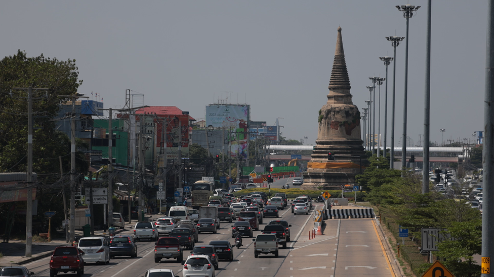 ย่ำกรุงเก่า เล่าเรื่องราชวงศ์จักรี-คณะราษฎรในอยุธยา กับ ชาตรี ประกิตนนทการ