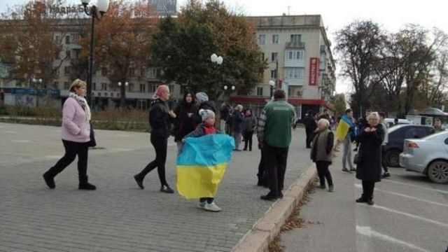 คนยูเครนกับธงชาติ