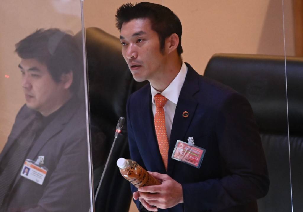 ธนาธร – ปิยบุตร รีเทิร์นสภา ชงร่างแก้ไขรัฐธรรมนูญ “ปลดล็อกท้องถิ่น”