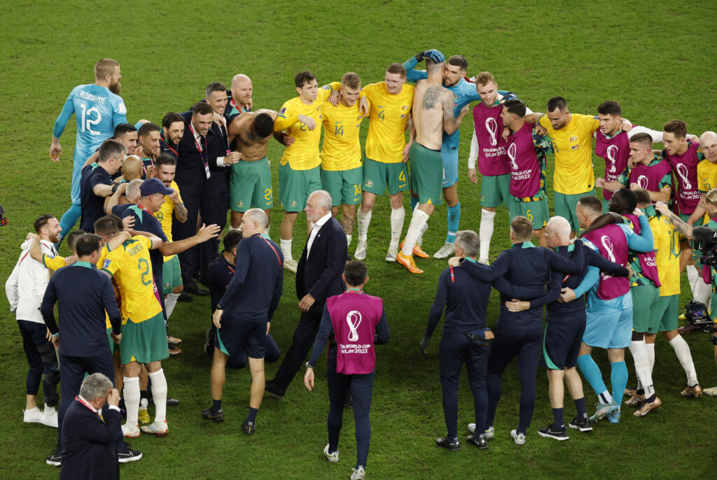 ออสเตรเลียชนะเดนมาร์กเข้ารอบ 16 ทีมฟุตบอลโลก