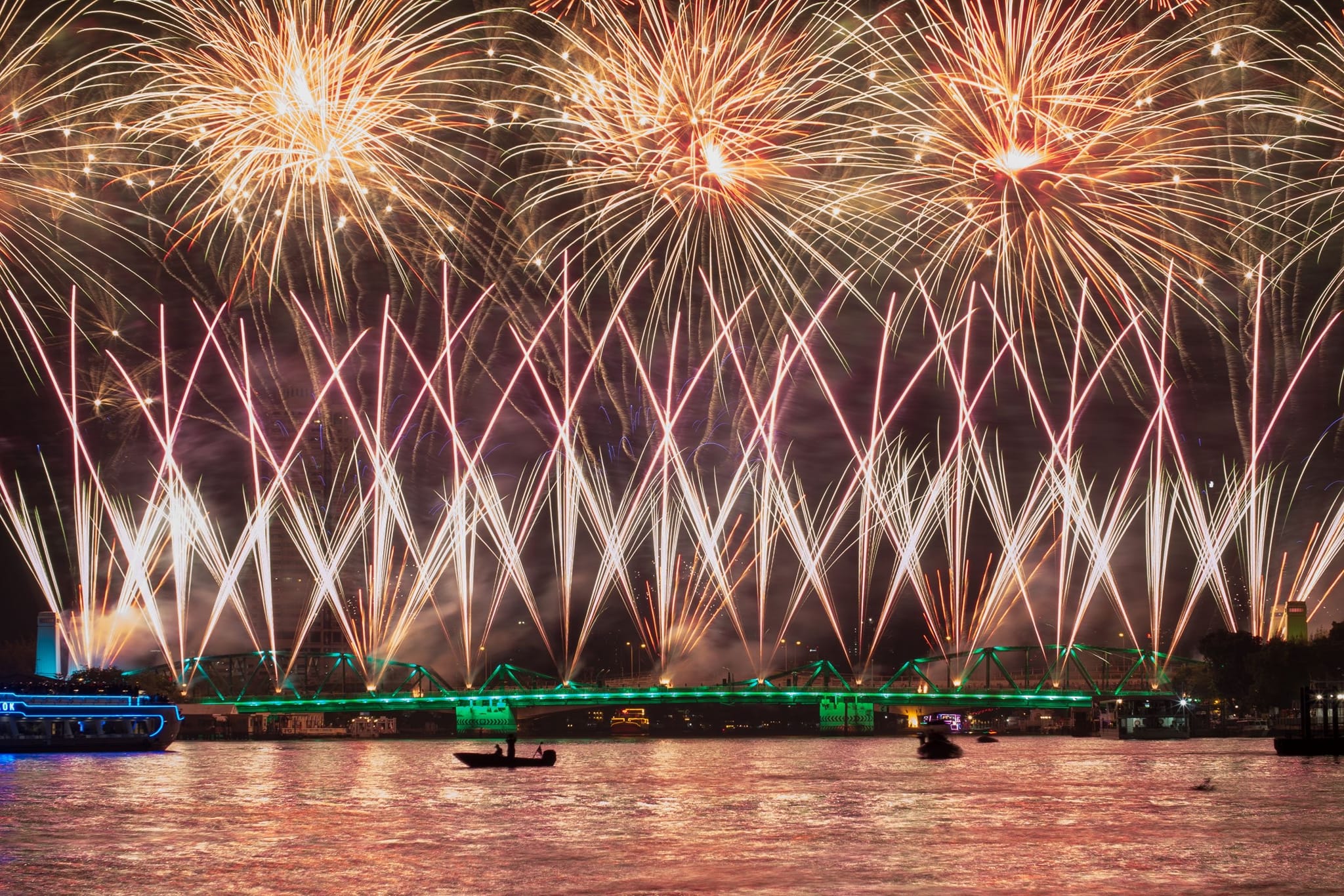 จุดชมพลุ วิจิตร เจ้าพระยา โชว์แสงสี ที่ไหนบ้าง เช็กที่นี่