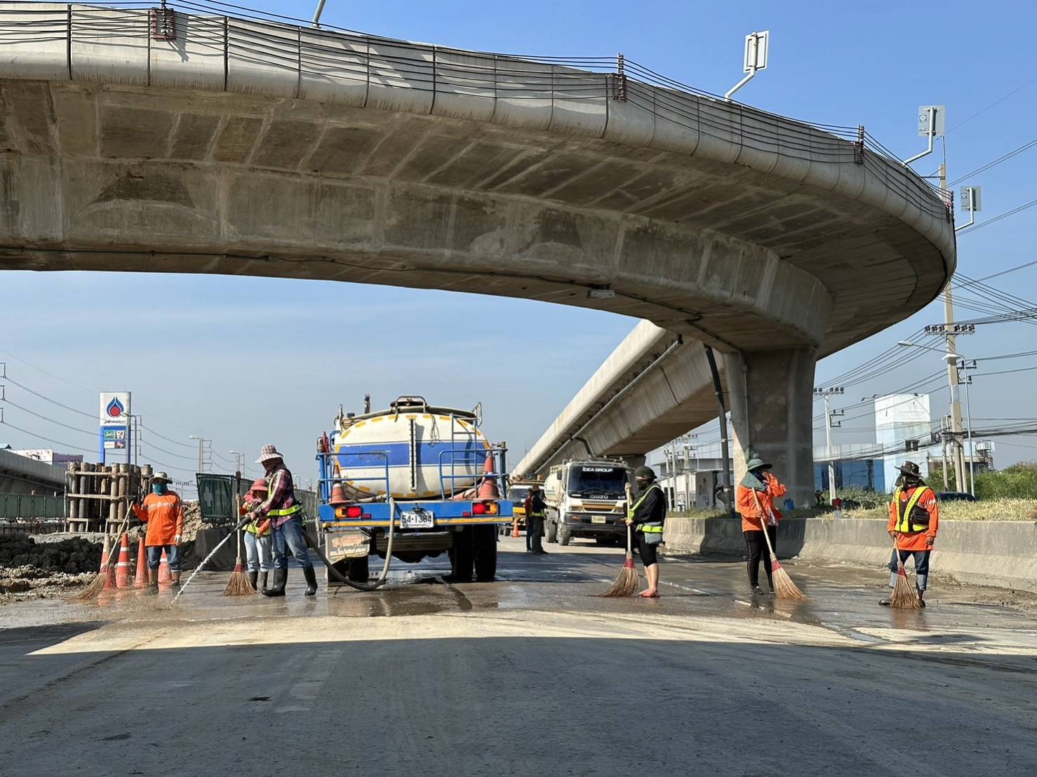 ทางหลวงลงพื้นที่ตรวจความคืบหน้าการซ่อมสะพานกลับรถ พระราม 2