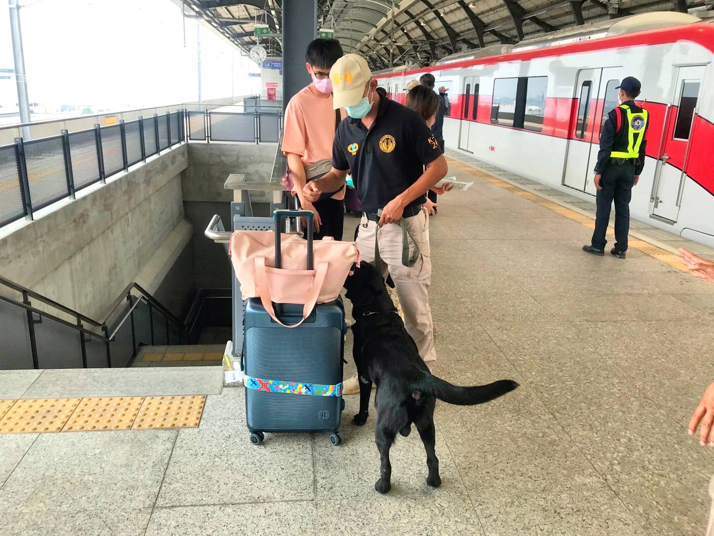 รถไฟฟ้าสายสีแดงจัดเต็ม ความปลอดภัยช่วงประชุมเอเปค