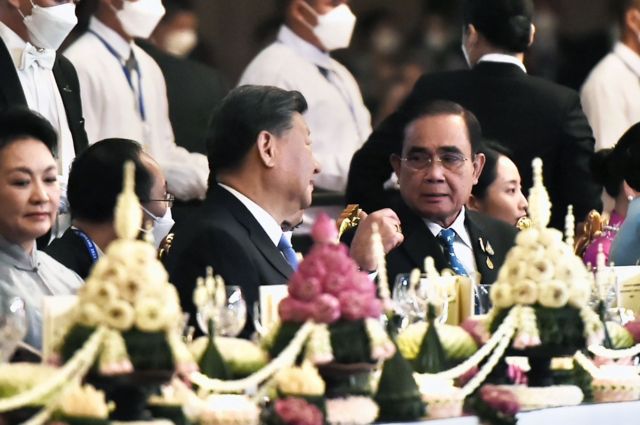 งานเลี้ยงอาหารค่ำเมื่อคืนวันที่ 17 พ.ย.