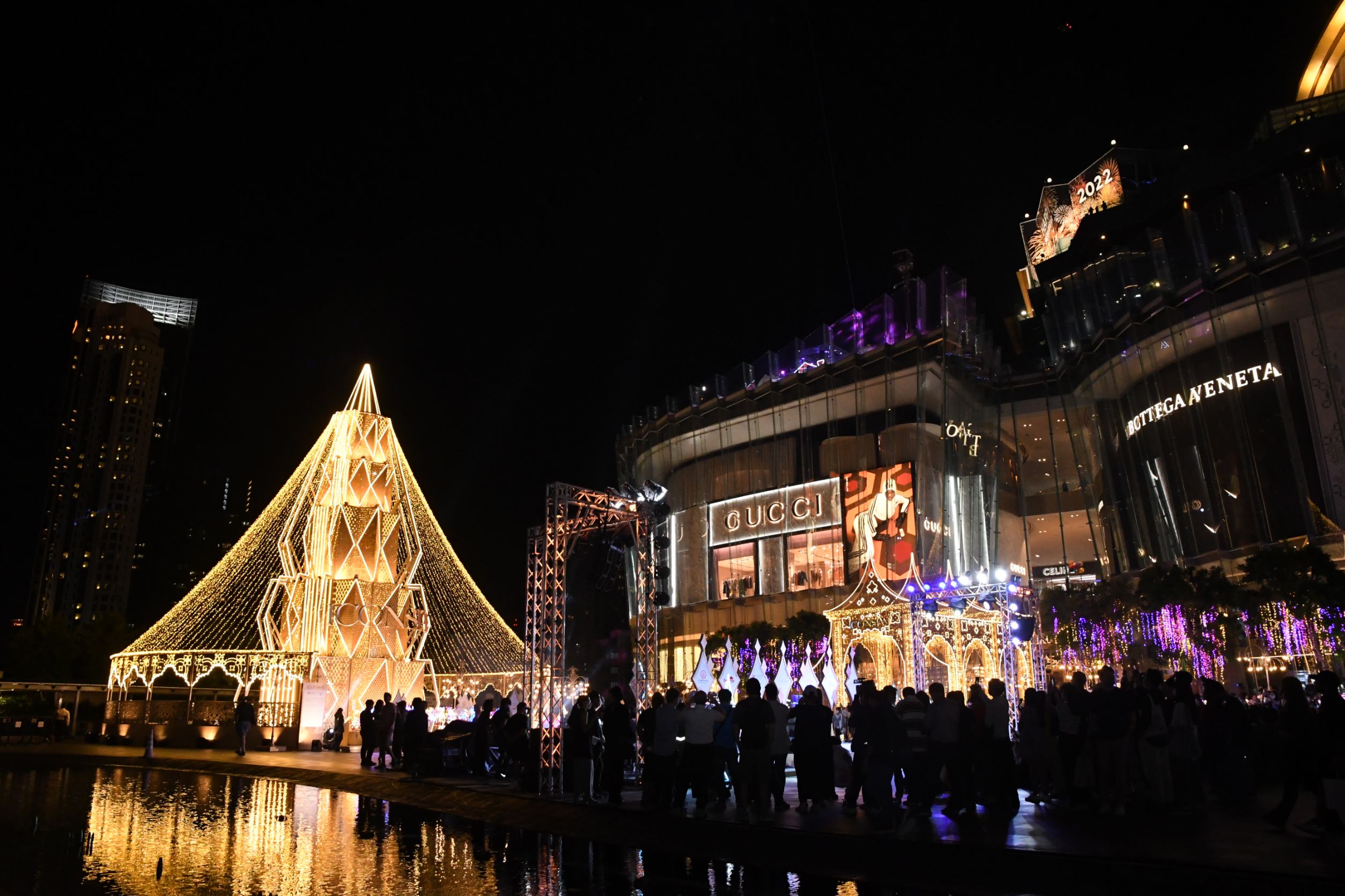 ไอคอนสยาม จัดเทศกาลประดับไฟ โชว์ต้นคริสต์มาสพลังงานแสงอาทิตย์