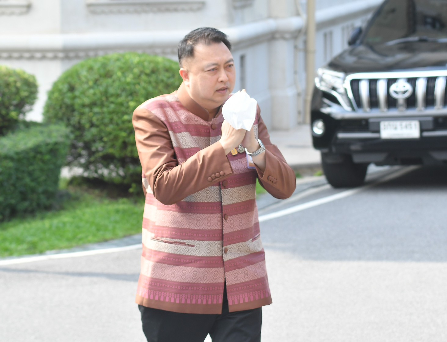 สุชาติ ชมกลิ่น