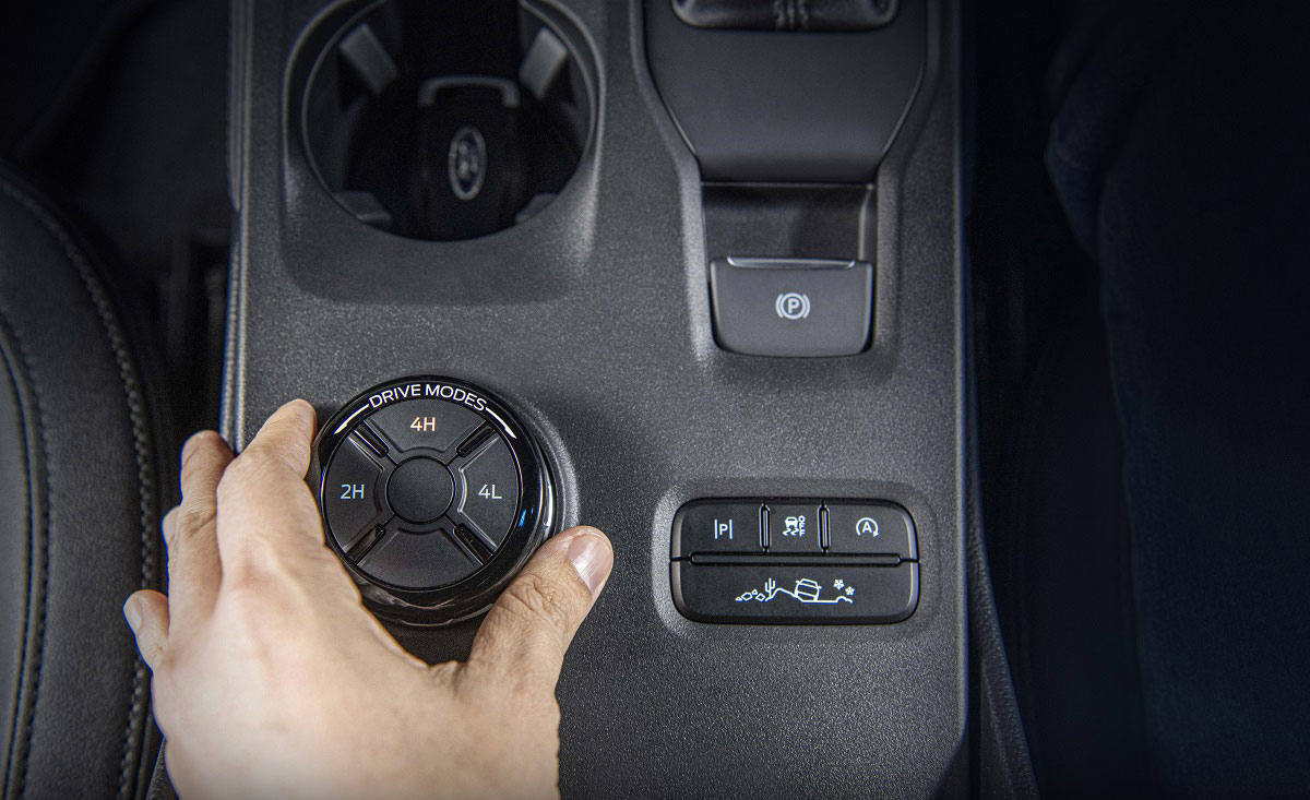 Next-Gen-Everest-Titanium-Interior-3