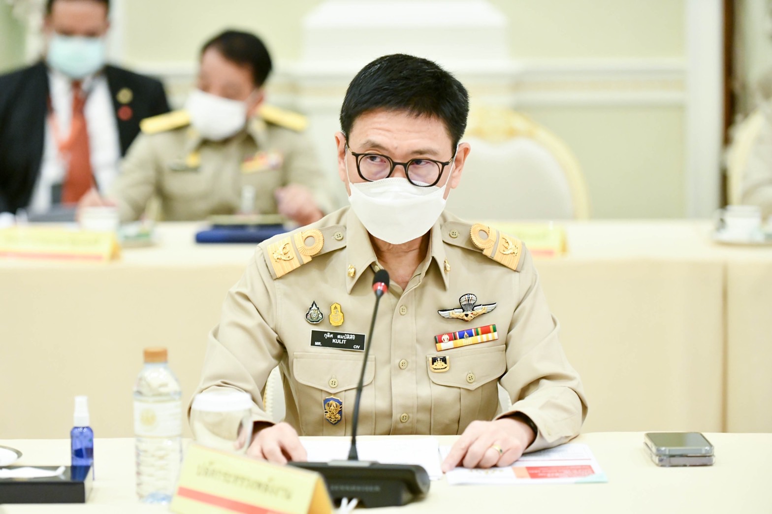 กุลิศ สมบัติศิริ
