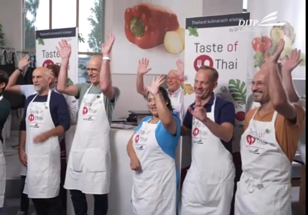 พ่อบ้านเยอรมันแห่เรียนอาหารไทย 3 เมนูฮิต "ยำส้มโอ ข้าวซอยไก่ ข้าวเหนียวมะม่วง"