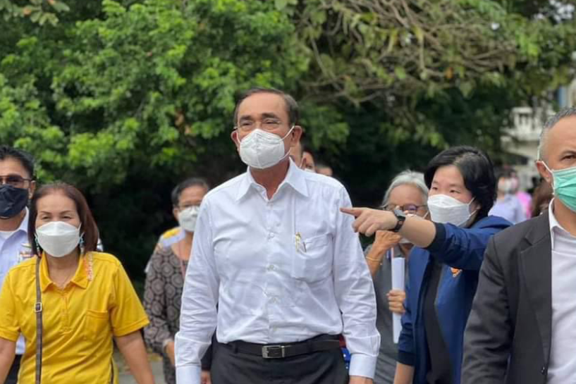 ประยุทธ์ ลงพื้นที่บางกะปิ ไม่แจ้งล่วงหน้า ส.ส.พลังประชารัฐ ต้อนรับ