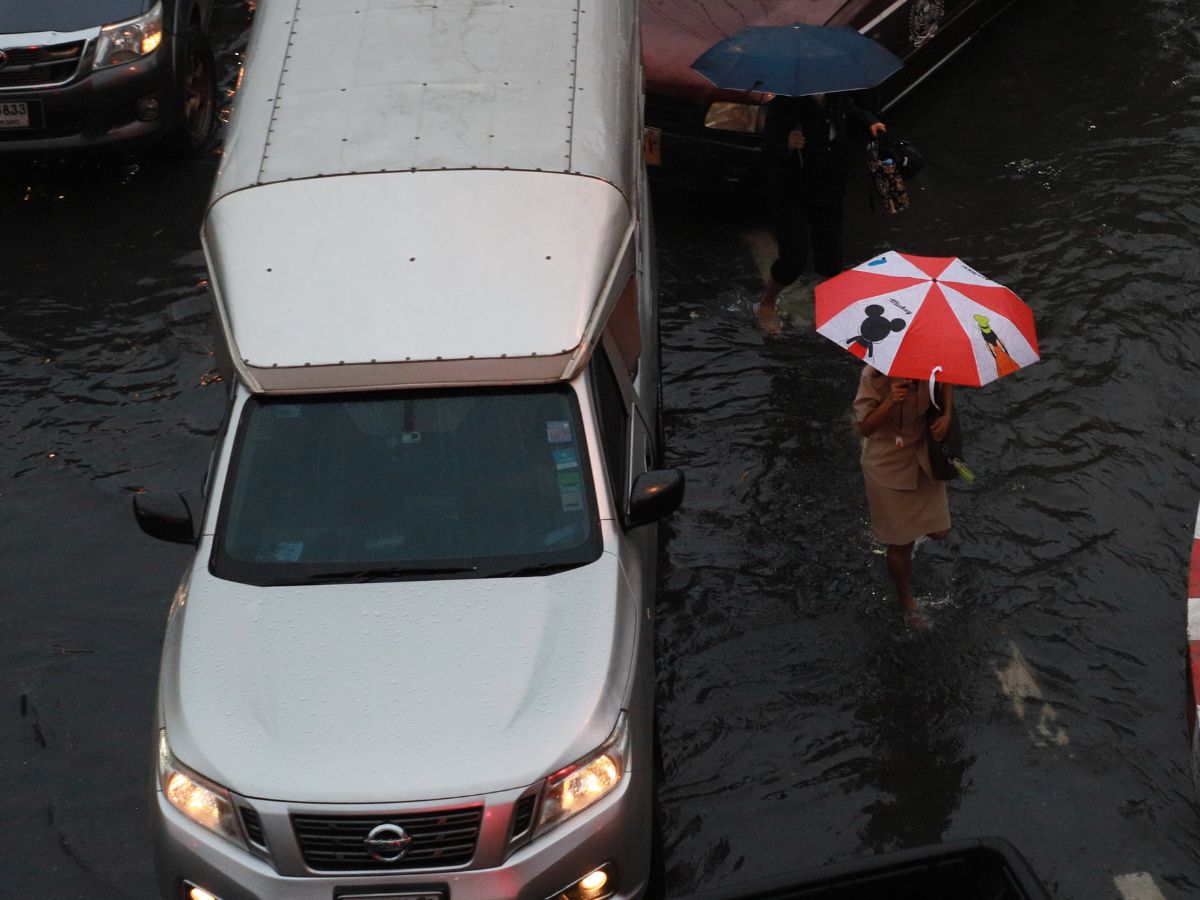 กรมอุตุฯประกาศฉบับ 3 ฝนตกหนัก คลื่นสูง 21-24 พ.ย. จังหวัดไหนบ้าง เช็กเลย