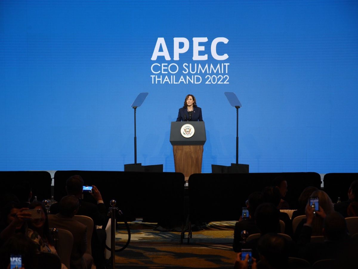 คามาลา แฮร์ริส ปาฐกถาเวที APEC CEO Summit 2022 ย้ำสหรัฐไม่หายไปไหนแน่