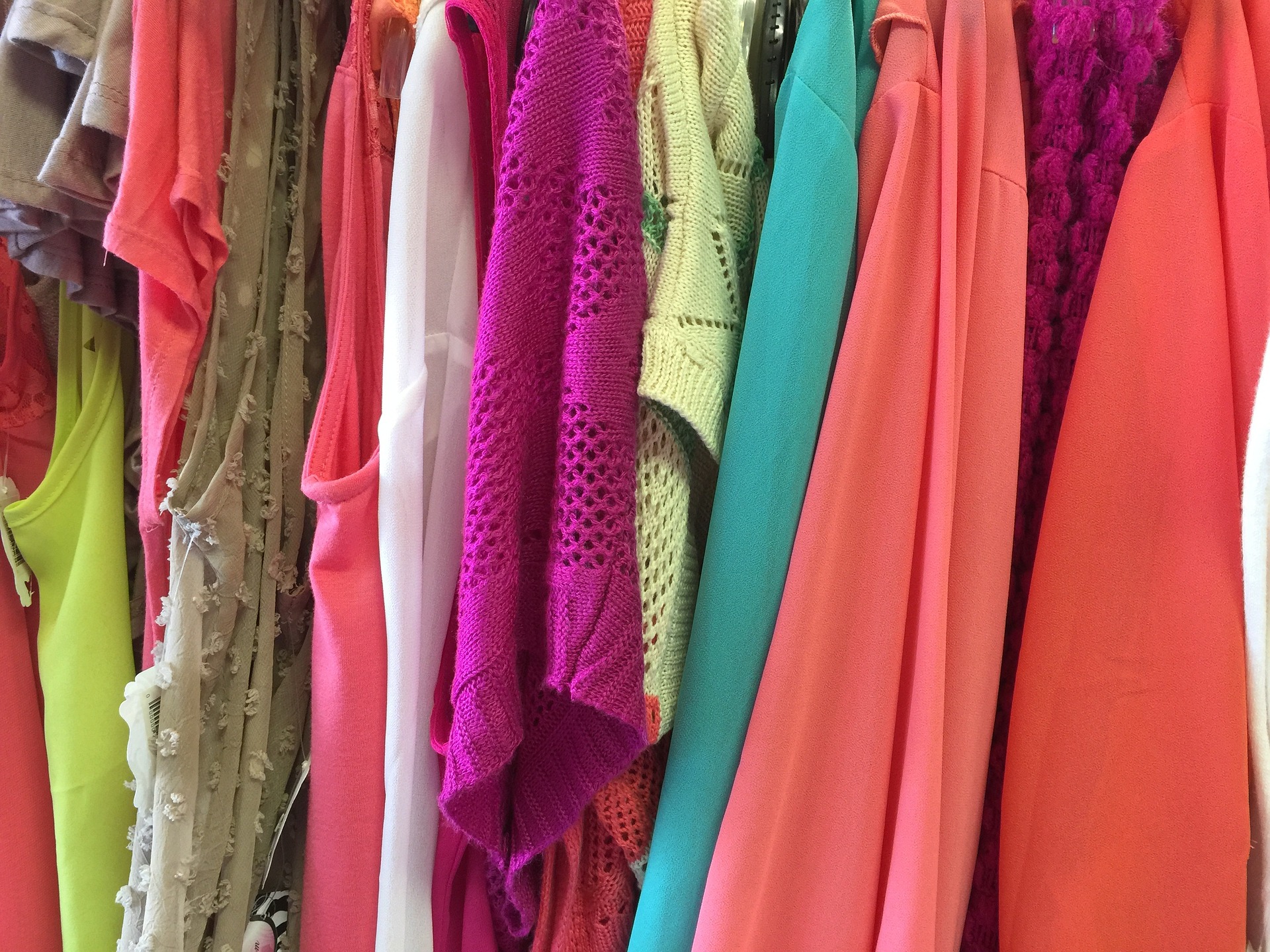 สีเสื้อมงคล 2566/2023 วันอะไรใส่สีไหน ดวงปัง เงินเข้าไม่หยุด