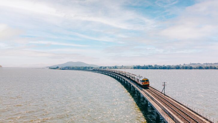 รถไฟลอยน้ำ ข้ามเขื่อนป่าสักชลสิทธิ์ รถไฟลอยน้ำ ข้ามเขื่อนป่าสักชลสิทธิ์