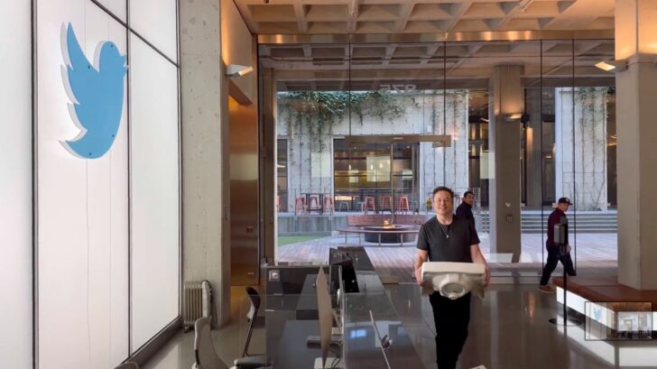 musk-at-twitter-hq