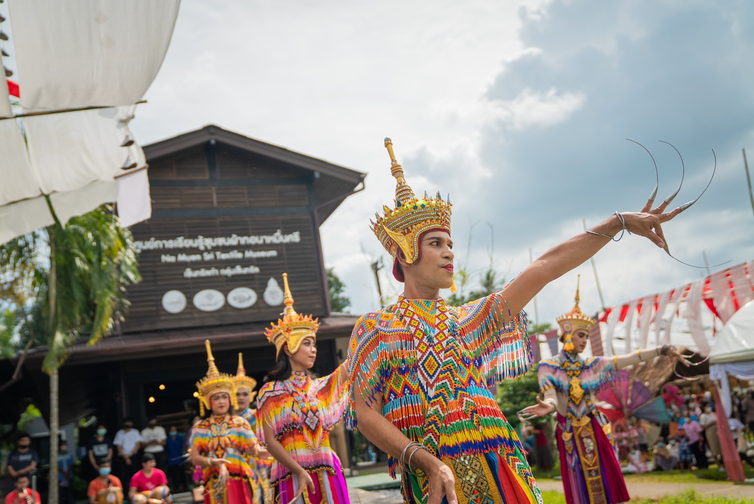 กลุ่มเซ็นทรัลชูผ้านาหมื่นศรี ตรัง ต่อยอดศูนย์การเรียนรู้ สร้างงาน-รายได้