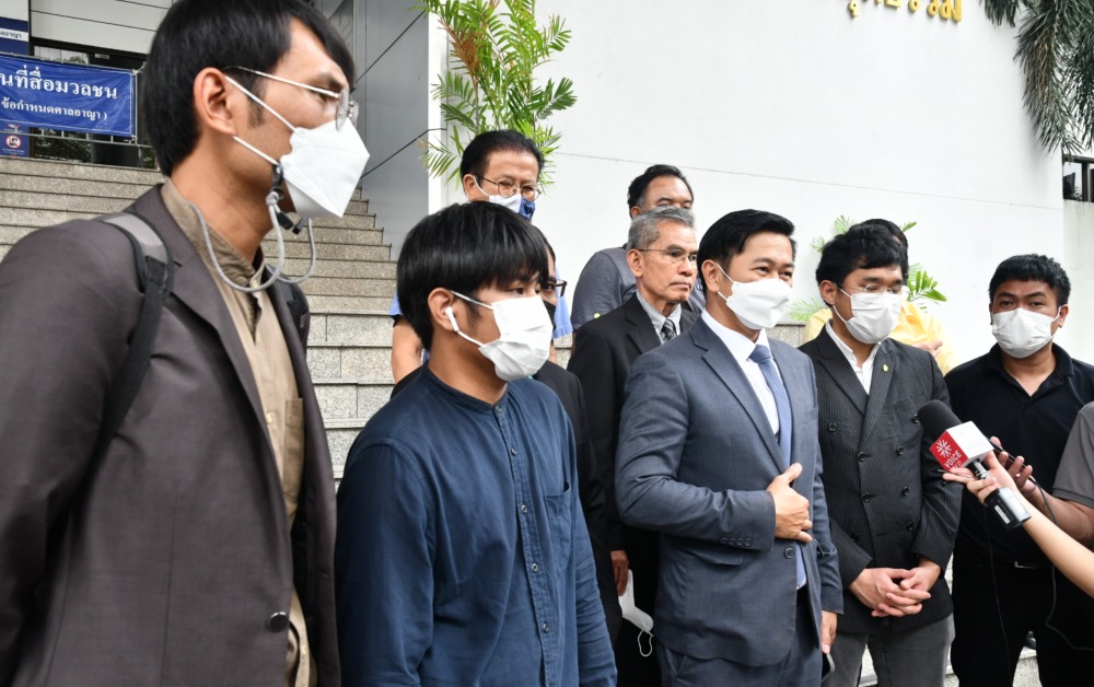 ยกฟ้อง กลุ่มเเอดมินเพจ เรารัก พล.อ.ประยุทธ์ โพสต์ลอยกระทงไล่เผด็จการ