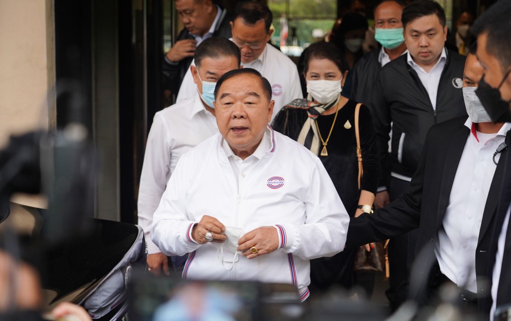 ประวิตร ประกาศ ประยุทธ์ แยก 2 ป. เป็นพรรคเดียวกัน