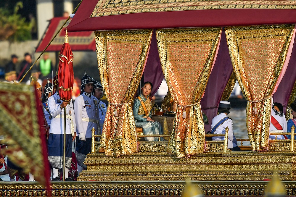 ในหลวง พระราชินี เสด็จฯ เยี่ยมพระองค์ภาฯ เป็นการส่วนพระองค์