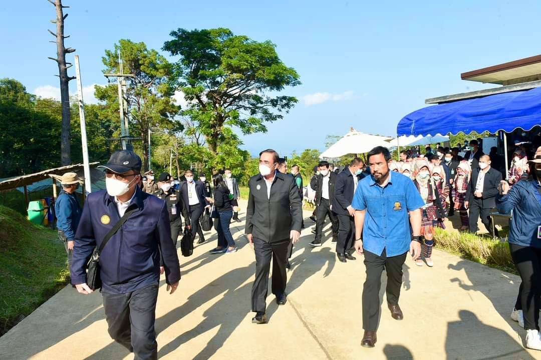 ประยุทธ์ เยี่ยมศูนย์ฝึกผาหมี เชียงราย อวยพรปีใหม่ ไทยสงบร่มเย็น-มีเสถียรภาพ